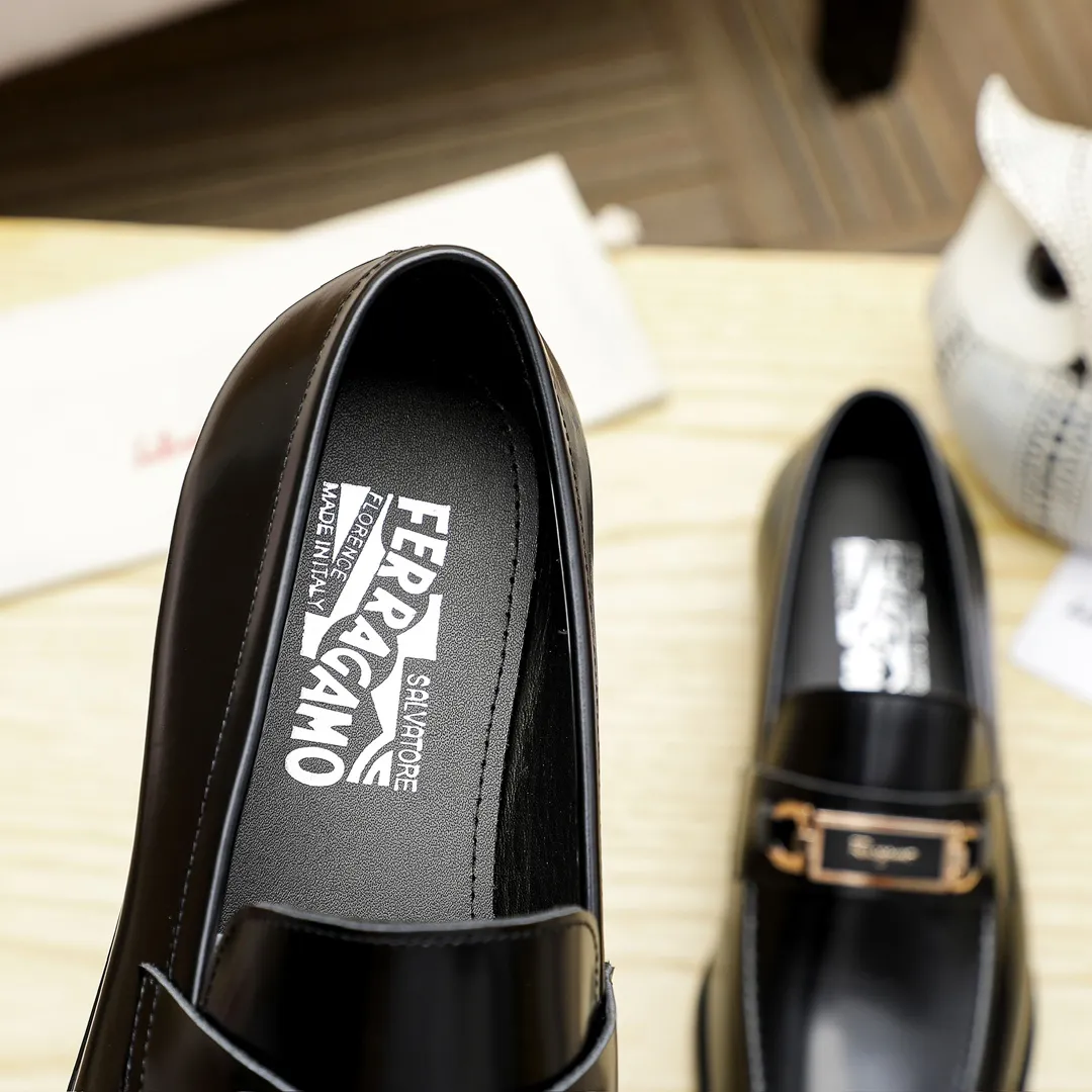 Factory price 460 🔥Ferragamo's new men's casual slip-on shoes🇨🇳Official website original 1:1 mold opening, original quality💯Fine workmanship, high-end luxury☘The upper is made of imported Italian first-layer cowhide🌴Water-dyed🐂Leather lining🍓Rubber wear-resistant and non-slip outsole, breathable and comfortable to wear🍍The first choice for high-grade men, black is optional! Code number 38-44 (45.46. Can be customized)